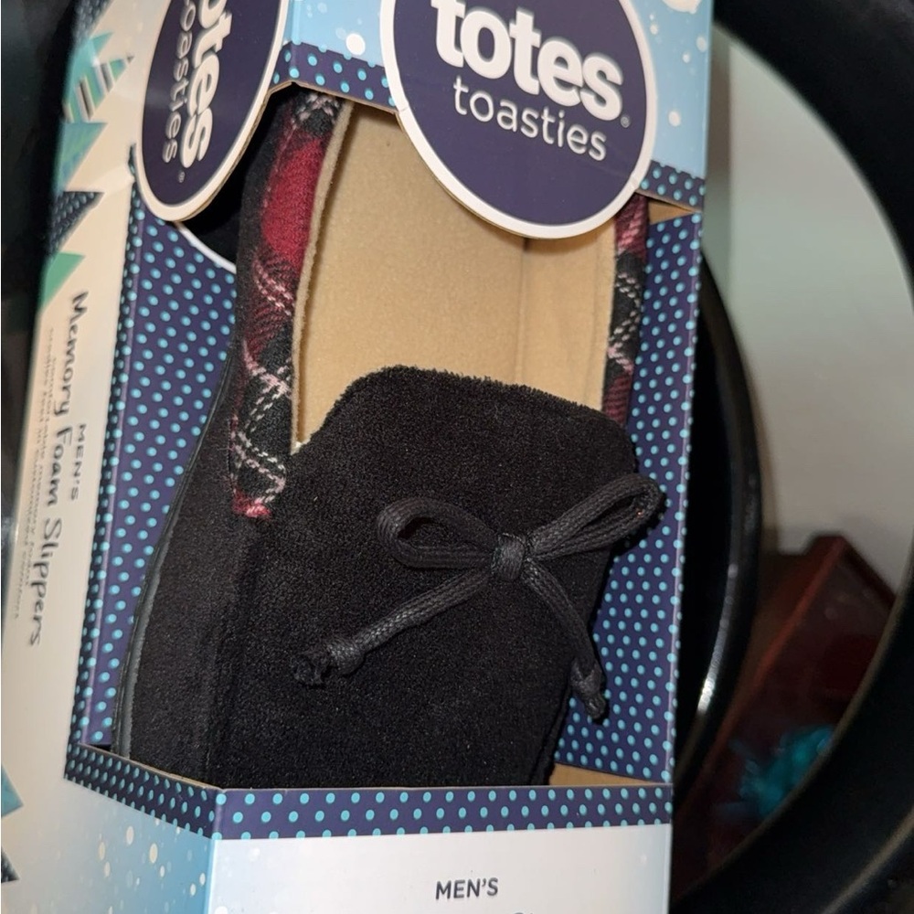 BRAND NEW… STILL IN BOX… Men's Black Slippers